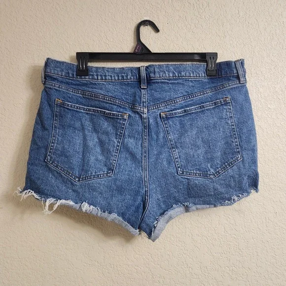 Abercrombie Fitch Size 34 / 18 The Mom Short High Rise Distressed Denim Jeans‎ - Picture 2 of 15